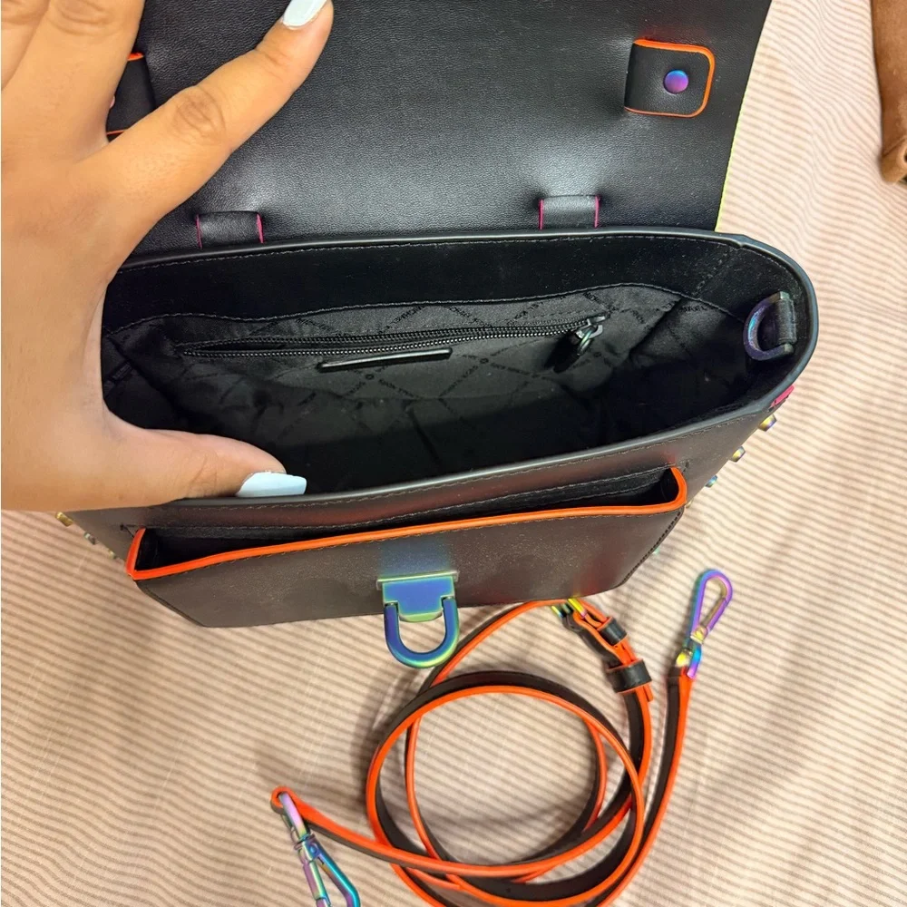 Manhattan Medium Contrast-Trim Leather Satchel - Picture 2 of 5